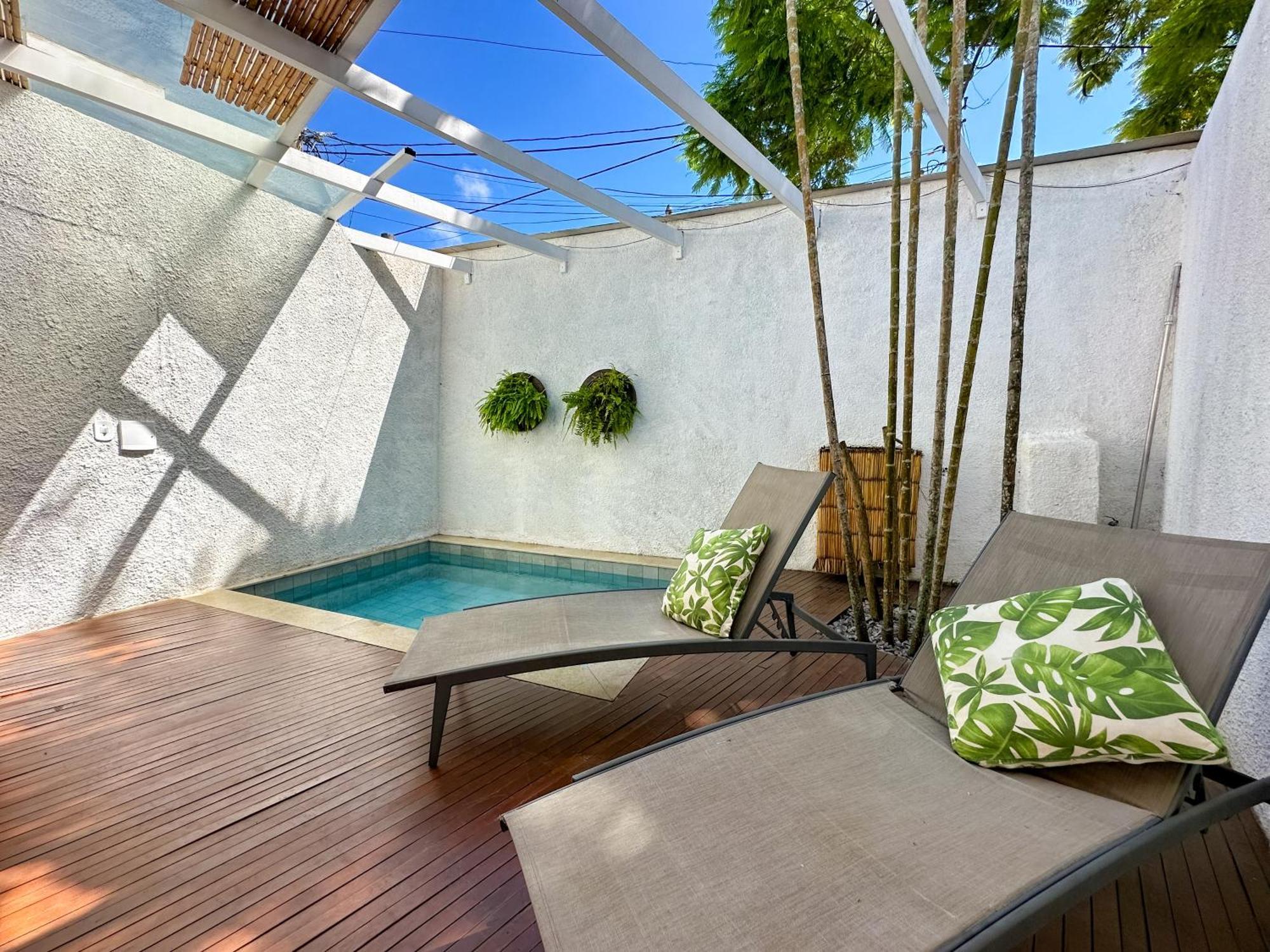 Passagem Concept Hotel E Spa Κάμπο Φρίο Εξωτερικό φωτογραφία A rooftop pool in Mexico City